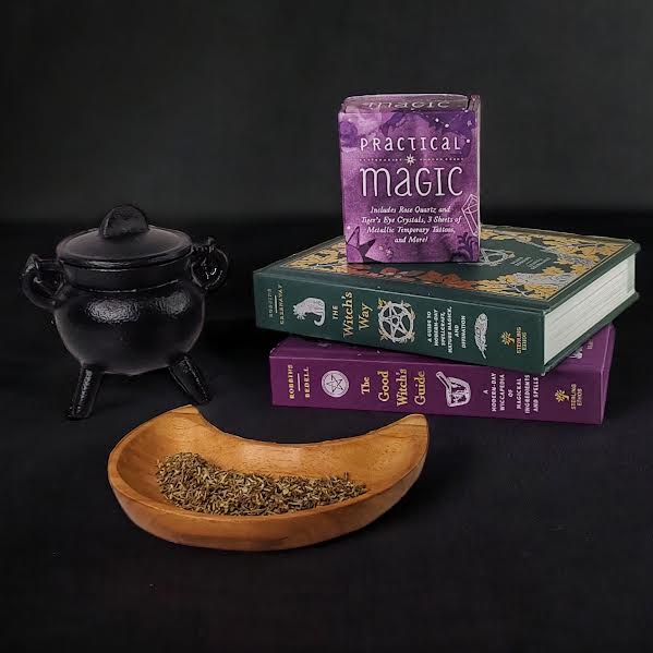 Luna Lovewitch enchanted herbs - Yarrow