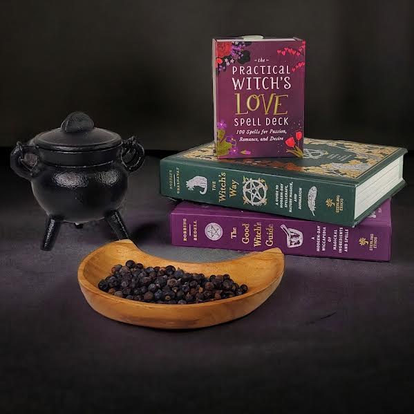 Luna Lovewitch Enchanted Herbs - Juniper berries