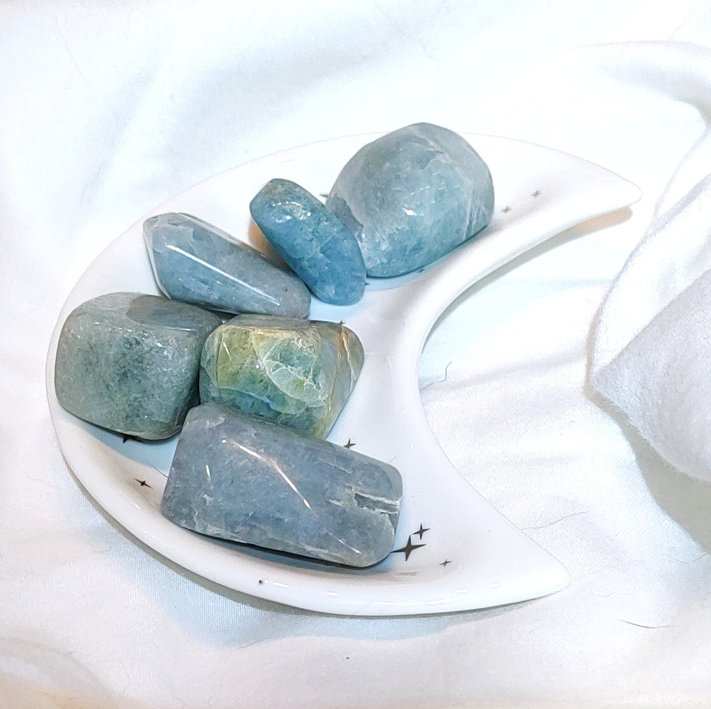 Aquamarine tumbled stone