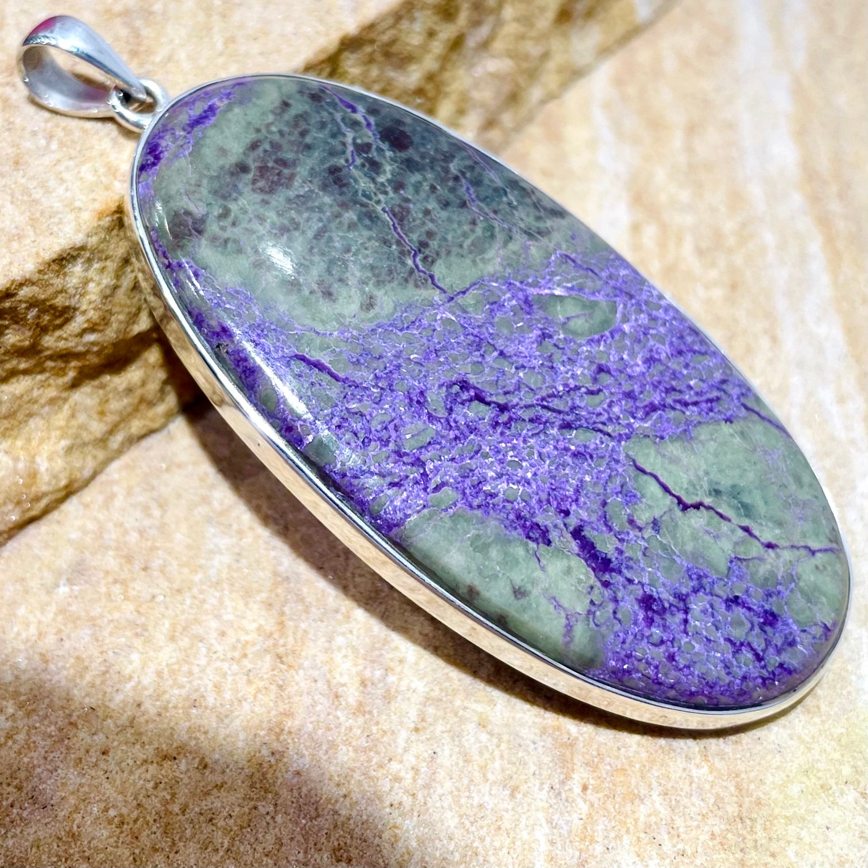 Stichtite in Serpentine oval pendant in sterling silver