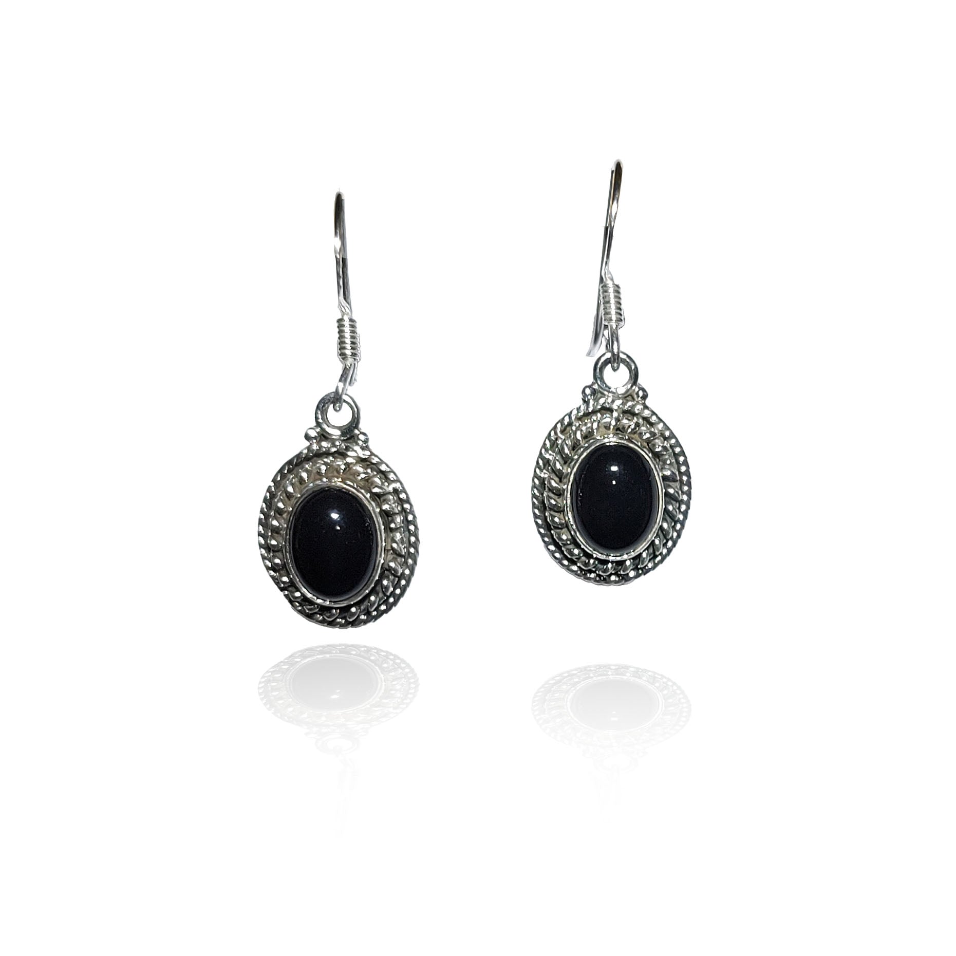 Ishani earring in Amethyst and Black onyx