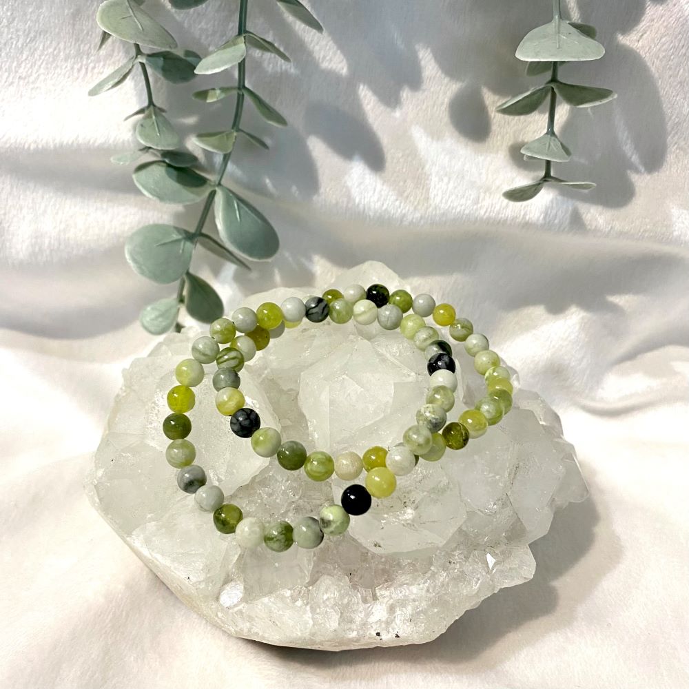 Flower jade polished bead bracelet in 6m and 8mm bead sizes