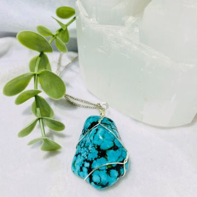 Turquoise howlite pendant with 50cm silver style finish chain