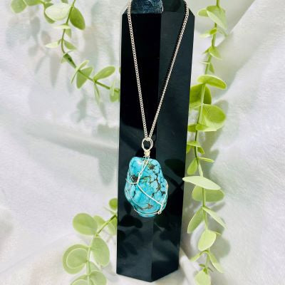 Turquoise howlite pendant with 50cm silver style finish chain