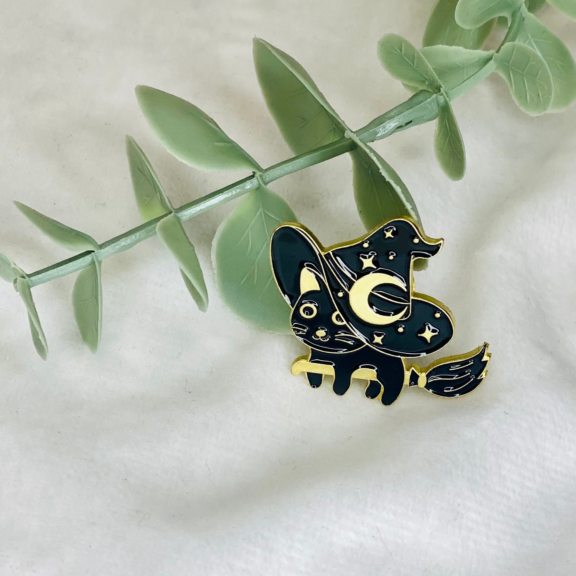 "Witchy cat" Enamel Pin